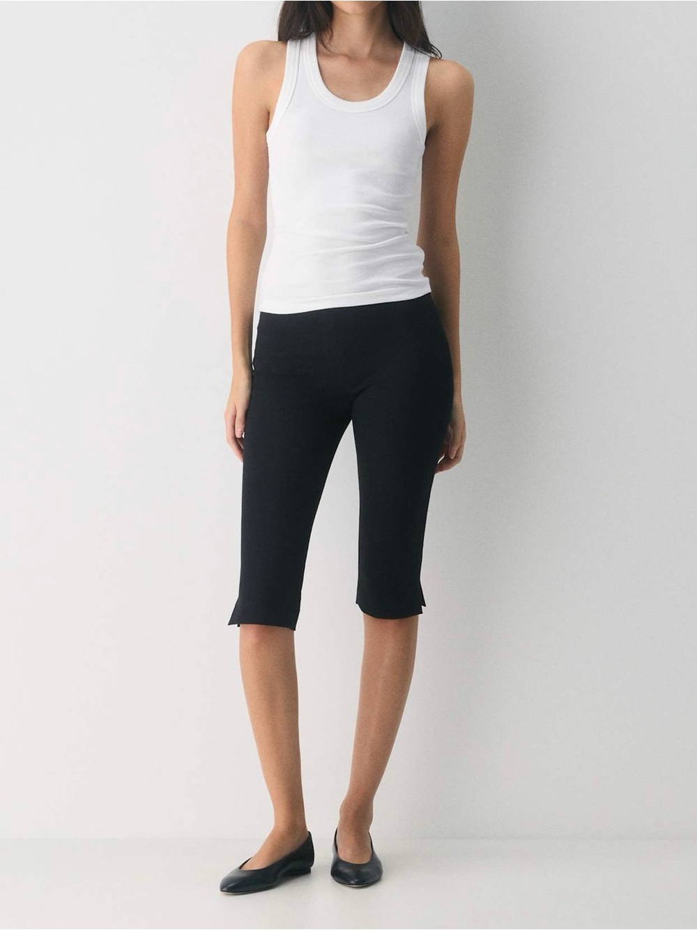 Aritzia Babaton Skyline Capri in black, size 0